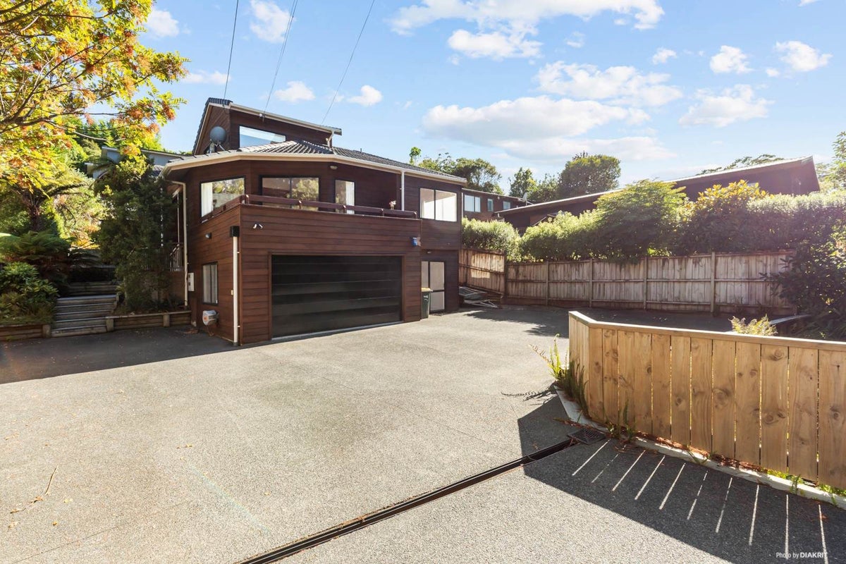 1/88 Braemar Road, Castor Bay, Auckland - Carousel 1