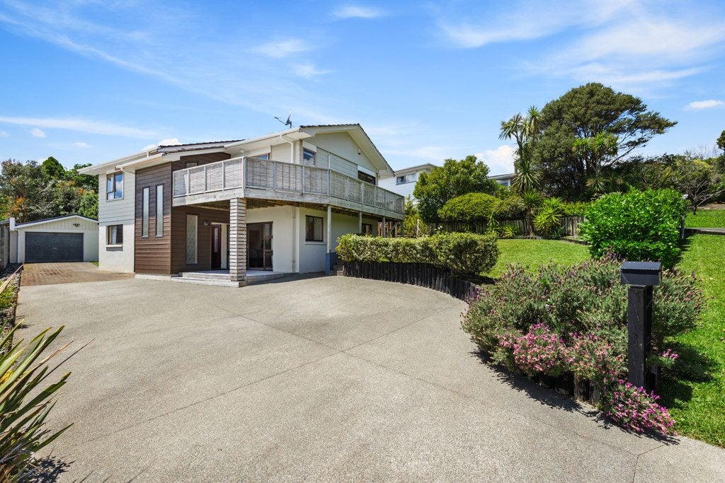 27 Longreach Drive, Sunnyvale, Auckland - Carousel 2