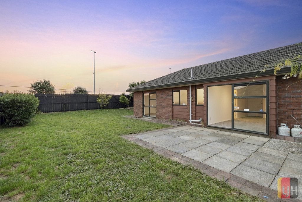 18 Randwick Place, Randwick Park, Auckland - Carousel 2