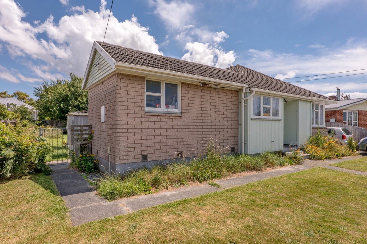 15 Lambeth Crescent, Northcote, Christchurch - Carousel 2