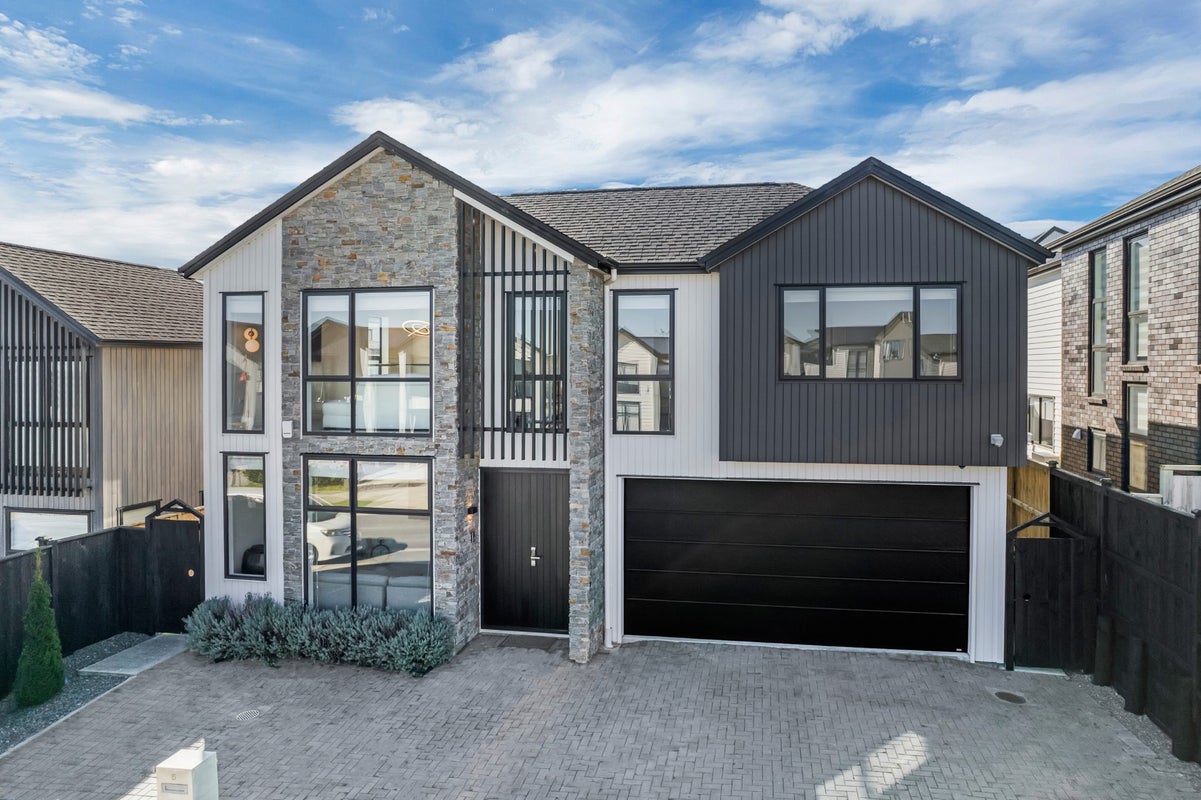5 Woodacre Street, Flat Bush, Manukau City, Auckland - Carousel 1