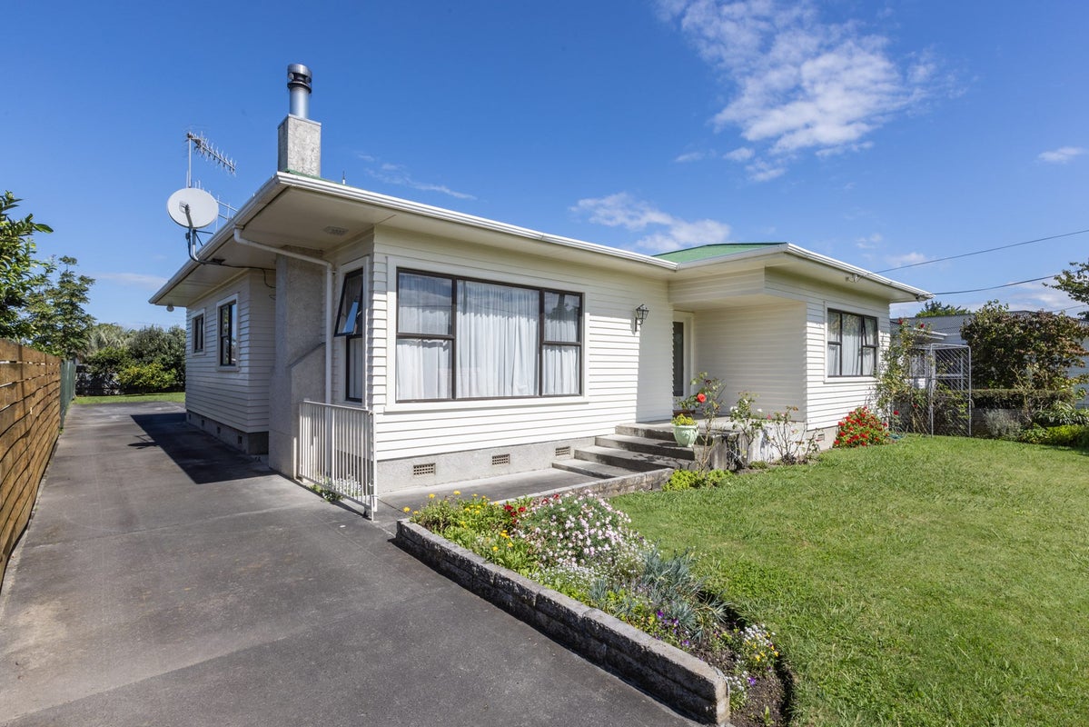 30 Coverdale Street, Onekawa, Napier - Carousel 1