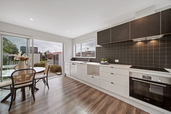 1/24 Heywood Terrace, Richmond, Christchurch - Carousel 1