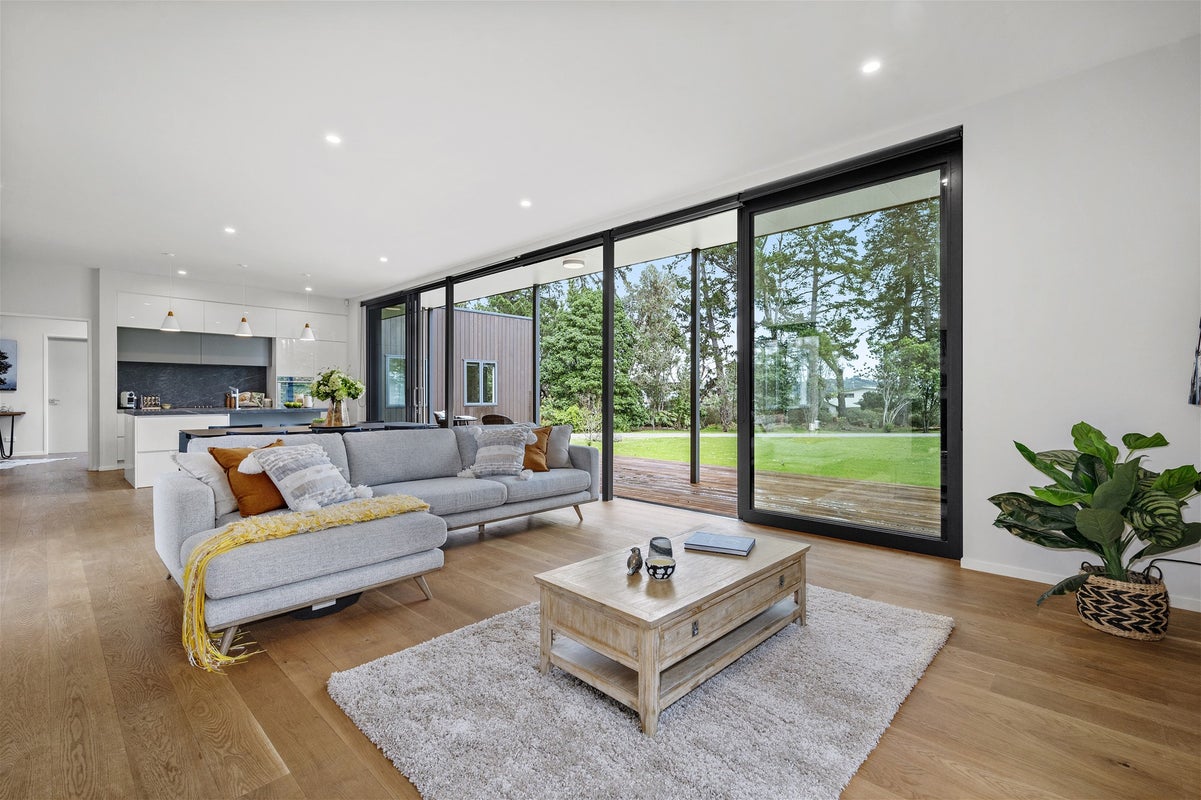 15 Ferndale Drive, Papakura - Carousel 2