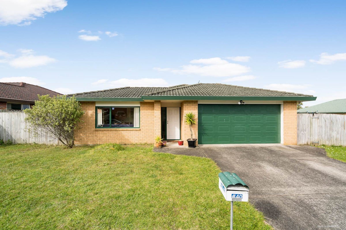 40 Castlefinn Drive, Weymouth, Auckland - Carousel 1