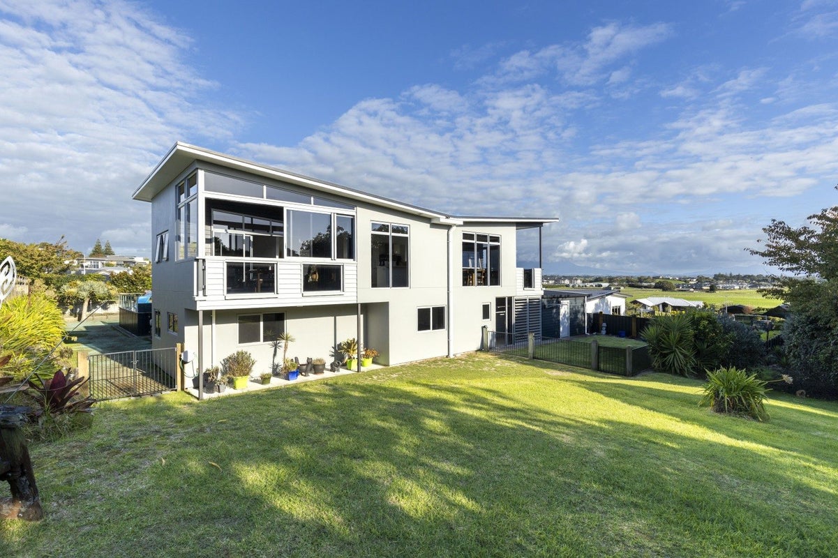 83B Parklands Avenue, Bell Block, New Plymouth - Carousel 1