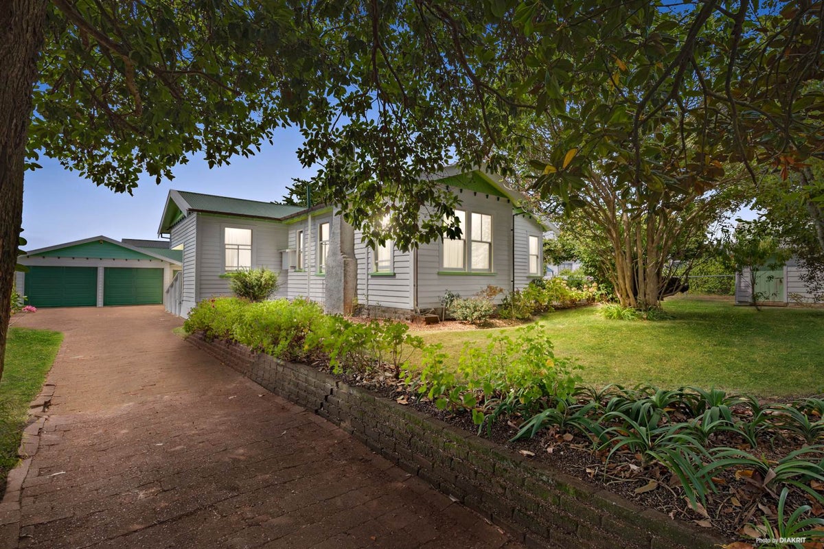 12 Boyd Avenue, Mangere Bridge, Auckland - Carousel 1