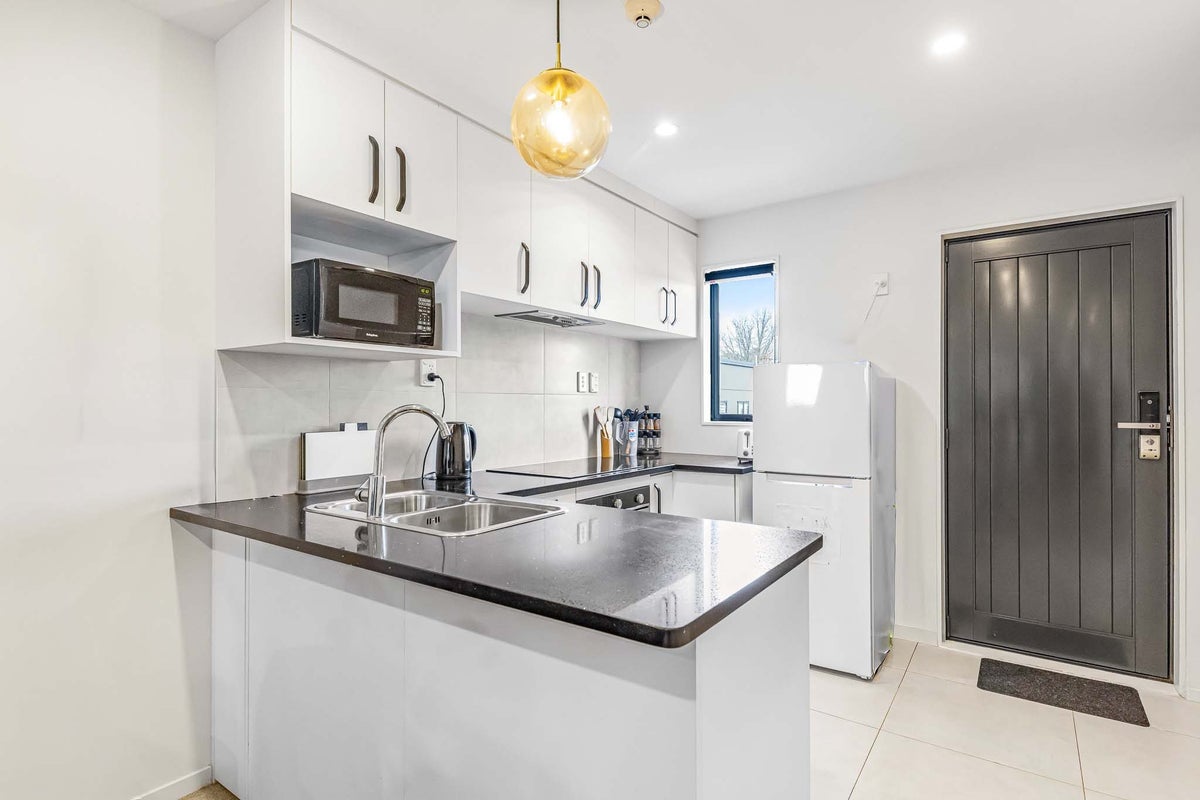19/18 Hewlett Road, Massey, Auckland - Carousel 1
