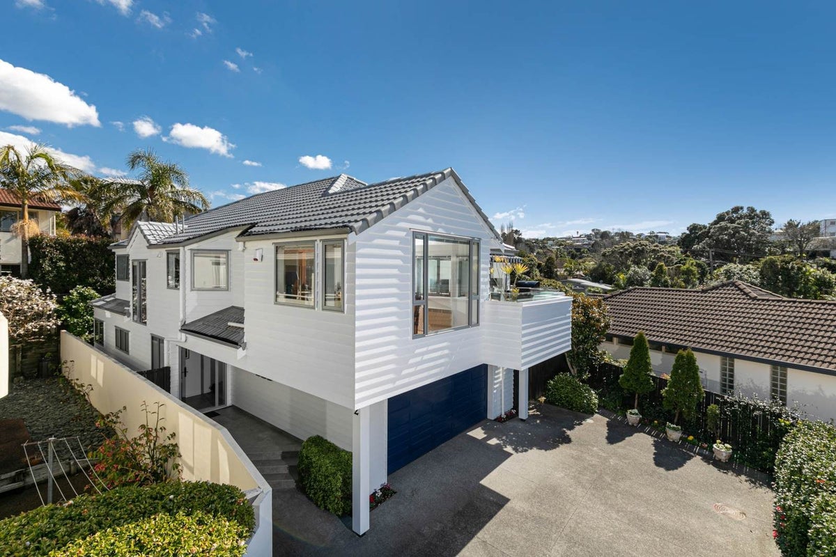 2/30 Bevyn Street, Castor Bay, Auckland - Carousel 2