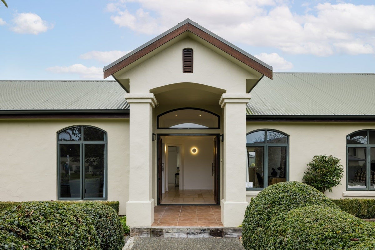 26 Keswick Crescent, Huntington, Hamilton - Carousel 2