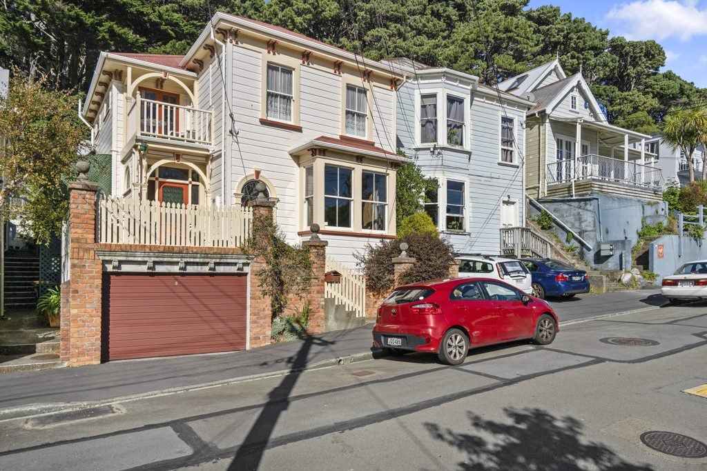 29 Scarborough Terrace, Mount Victoria, Wellington - Carousel 1