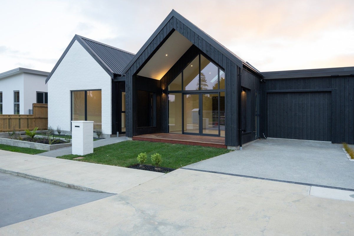 42 Kanuka Drive, Hokowhitu, Palmerston North - Carousel 2