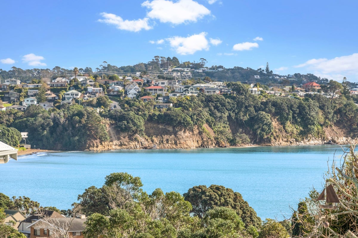 1A Tindalls Bay Road, Tindalls Beach, Whangaparaoa - Carousel 2