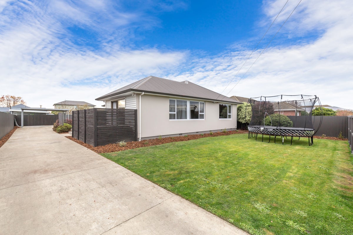 21 Bourne Crescent, Papanui, Christchurch - Carousel 1