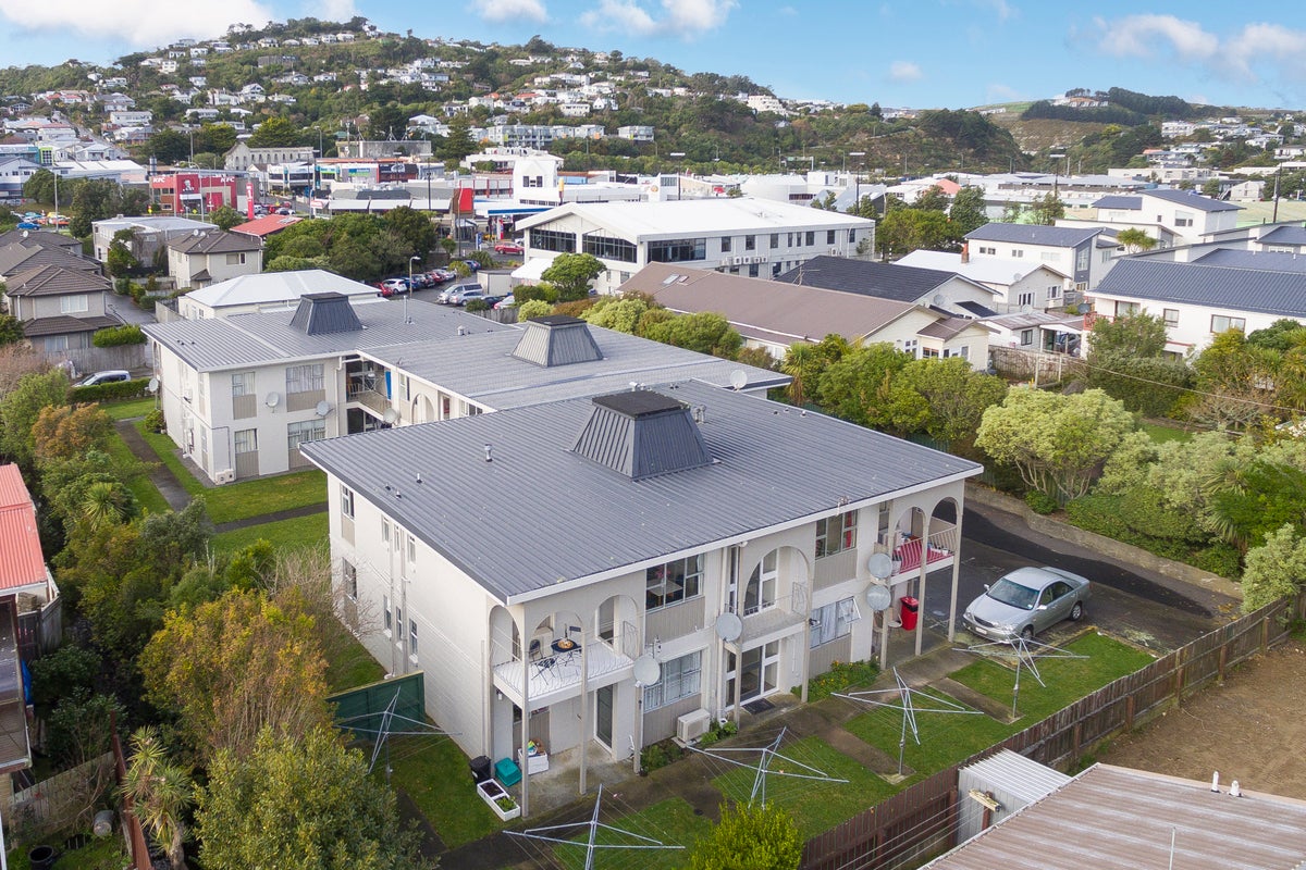10/11 Trafalgar Street, Johnsonville, Wellington - Carousel 1