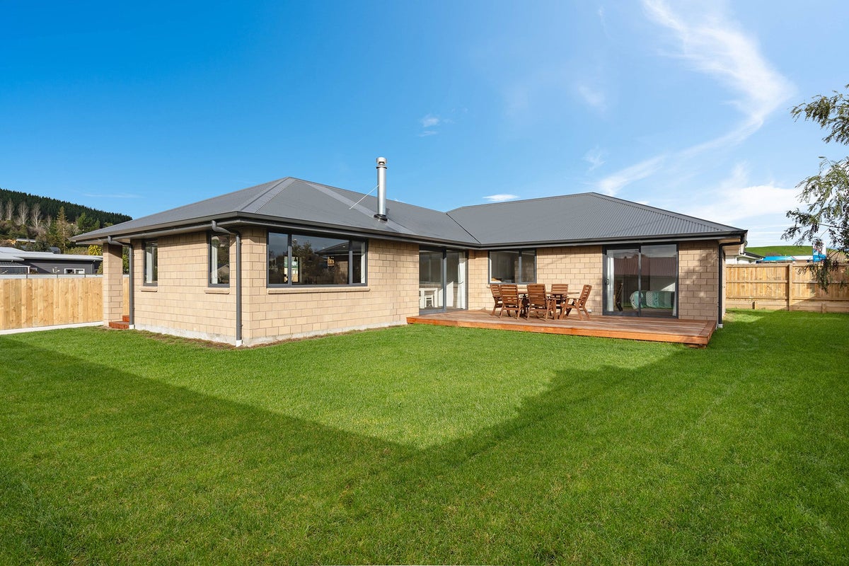 2 Margate Street, Waihola, Milton - Carousel 1