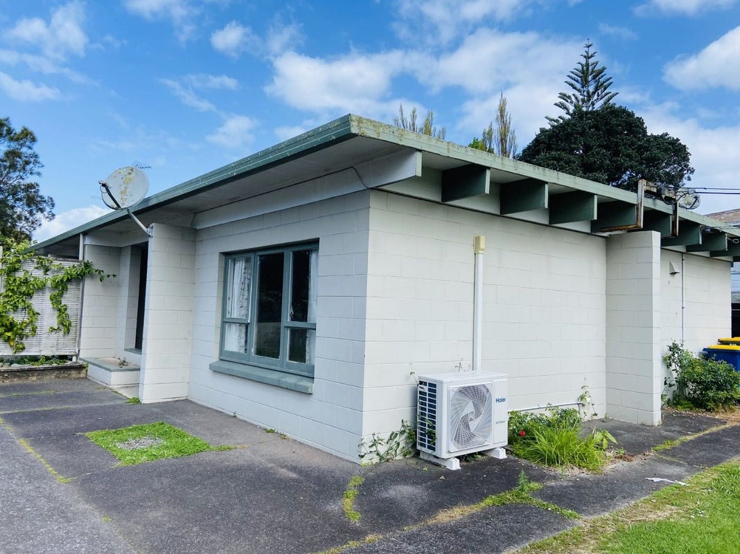 1/22 Kelston Street, New Lynn, Auckland - Carousel 1