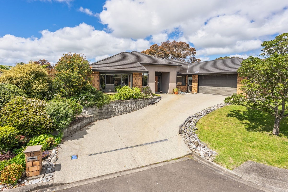 15 Fairway Oaks Drive, Waikanae Beach, Waikanae - Carousel 2