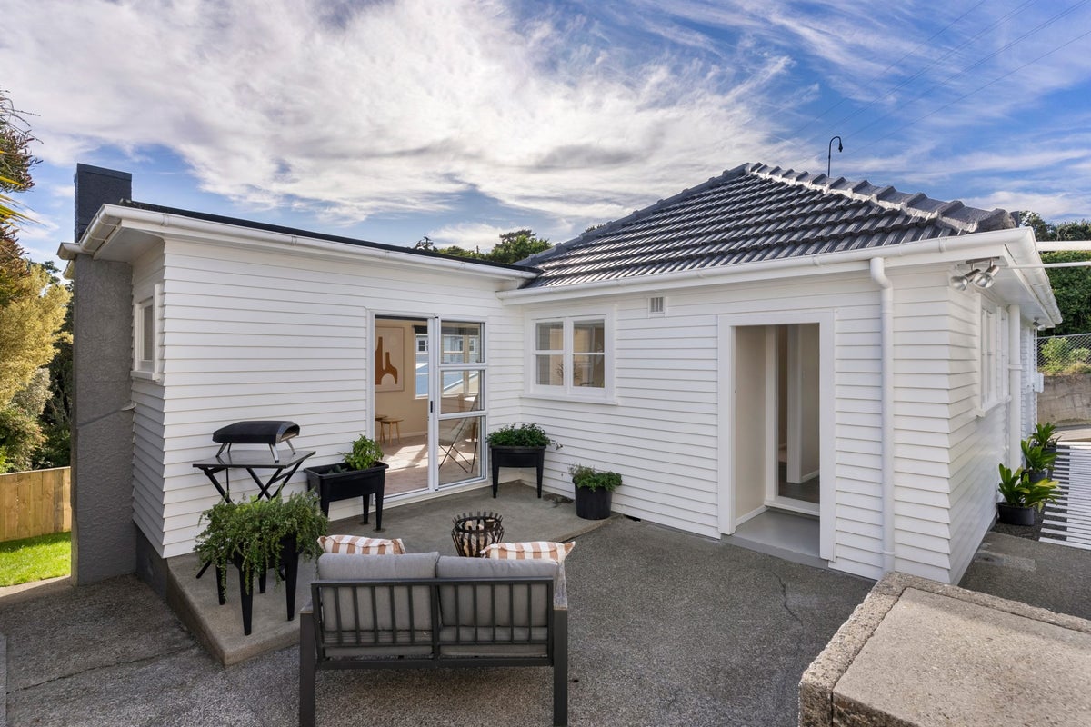 49 Lyndfield Lane, Newlands, Wellington - Carousel 2