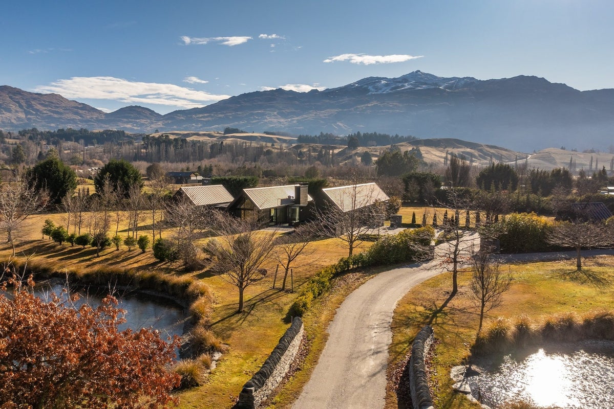 3/130 Domain Road, Speargrass Flat, Queenstown - Carousel 1