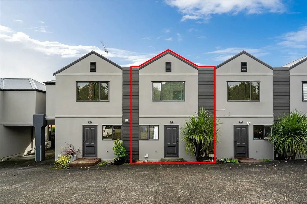 11/44 Fields Parade, Oteha, Auckland - Carousel 1