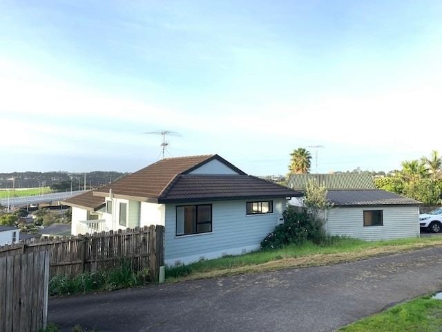19 Jumento Place, Unsworth Heights, Auckland - Carousel 2