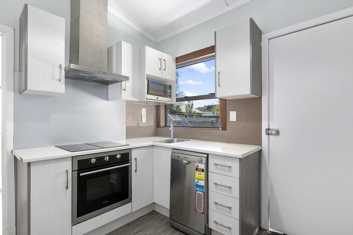 10 Lochend Street, Musselburgh, Dunedin - Carousel 1