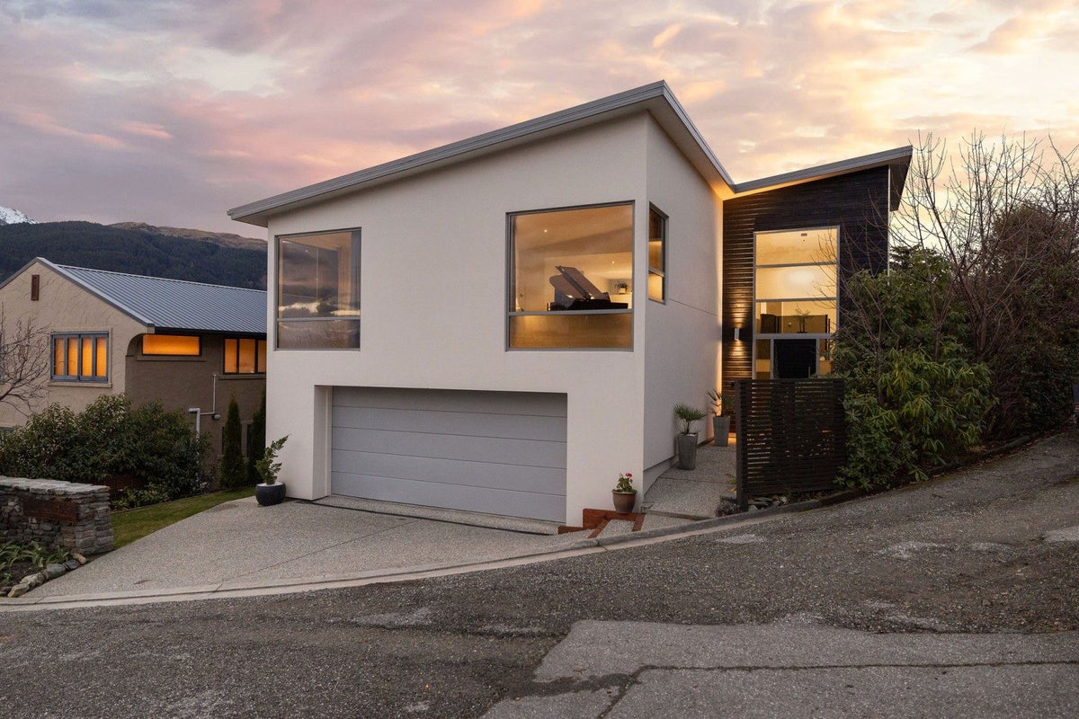 538 Peninsula Road, Kelvin Heights, Queenstown - Carousel 1