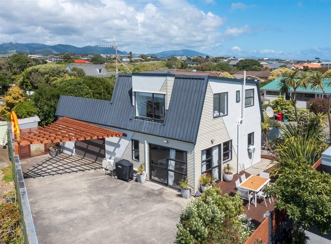 6B Whitmore Grove, Waikanae Beach, Waikanae - Carousel 1