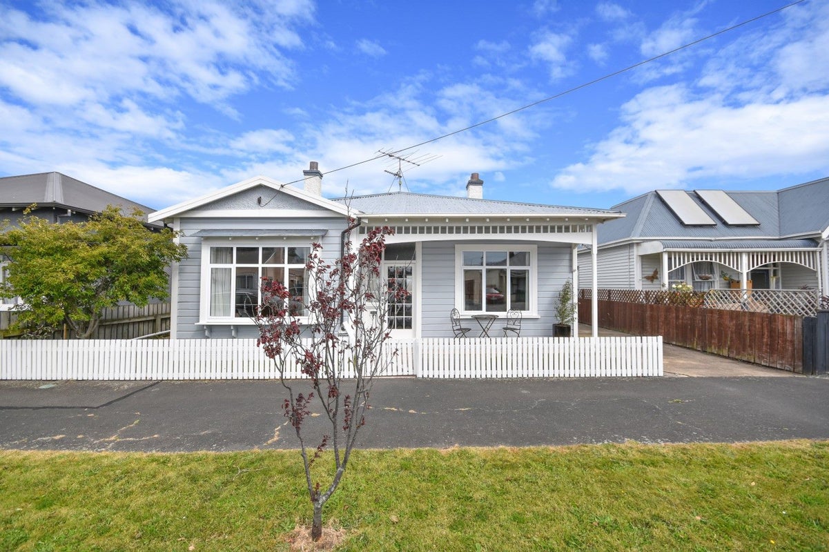 25 Young Street, Saint Kilda, Dunedin - Carousel 1