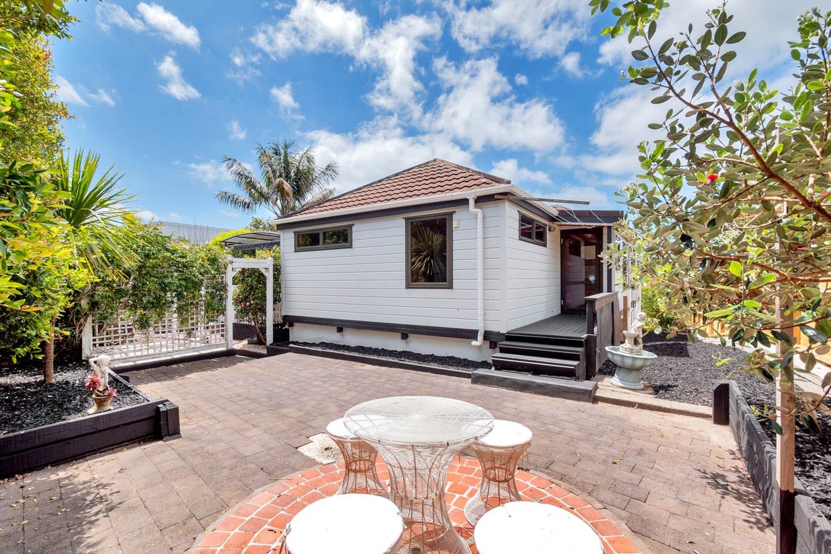 2/18 Long Bay Drive, Torbay, Auckland - Carousel 2