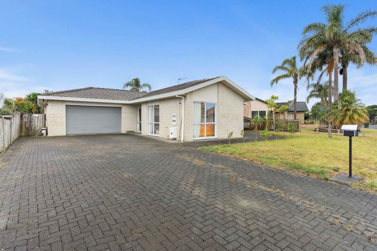 71 Tington Avenue, Wattle Downs, Auckland - Carousel 1