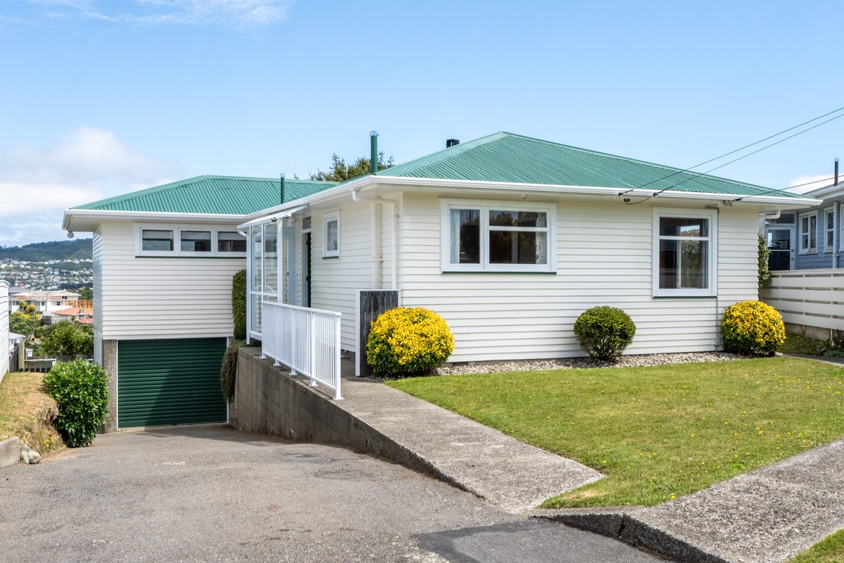 25 Baylands Drive, Newlands, Wellington - Carousel 1