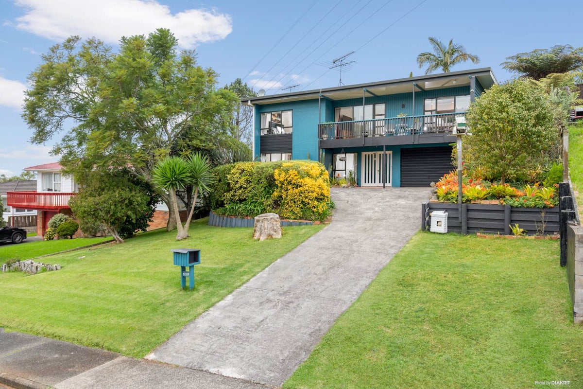 4 Stephen Lysnar Place, Hillsborough, Auckland - Carousel 1
