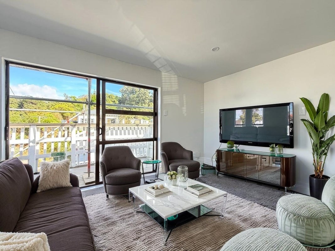 432 Adelaide Road, Berhampore, Wellington - Carousel 1
