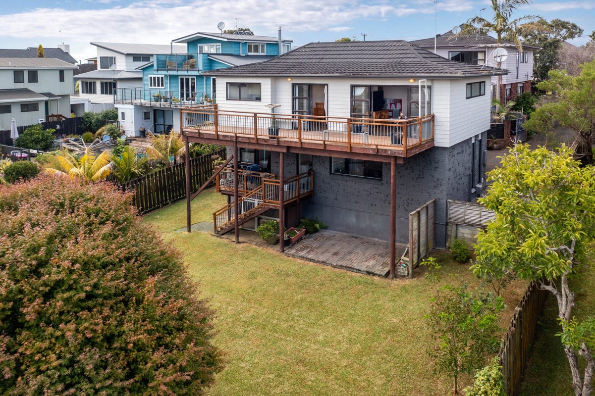 2/14 Ridge Road, Waiake, Auckland - Carousel 1