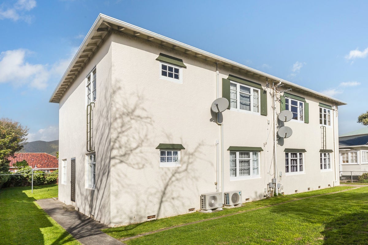 2/22 LUDLAM Crescent, WOBURN, LOWER HUTT - Carousel 1