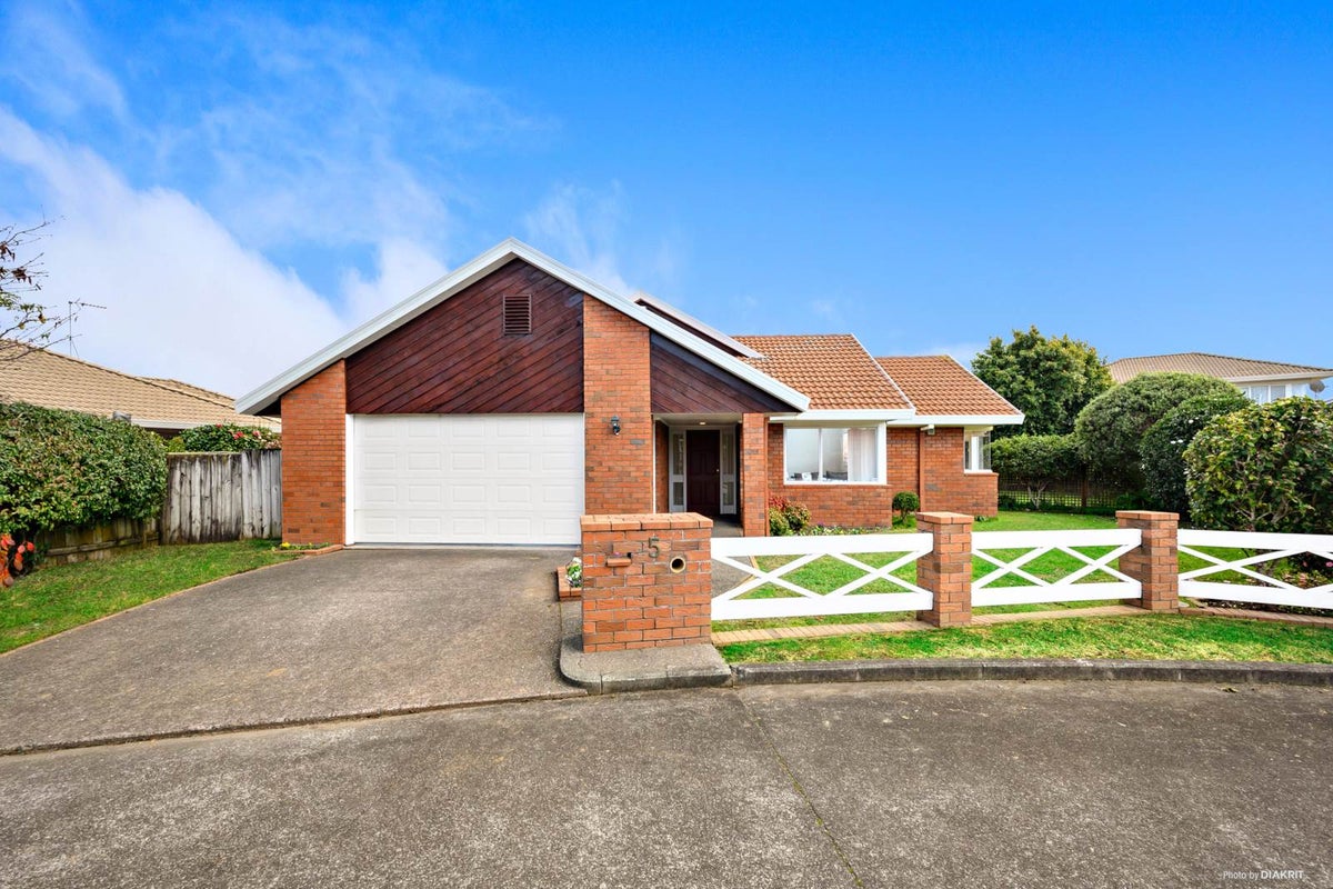 5 Dunn Place, Farm Cove, Auckland - Carousel 1