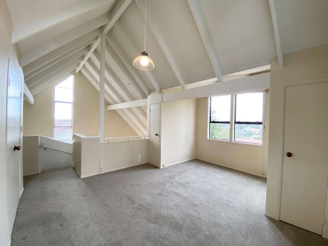 1 McKinley Road, Sunnyvale, Auckland - Carousel 6