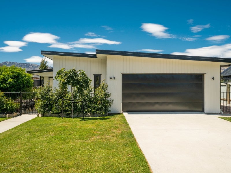 11 Little Maude Drive, Lake Hāwea - Carousel 1