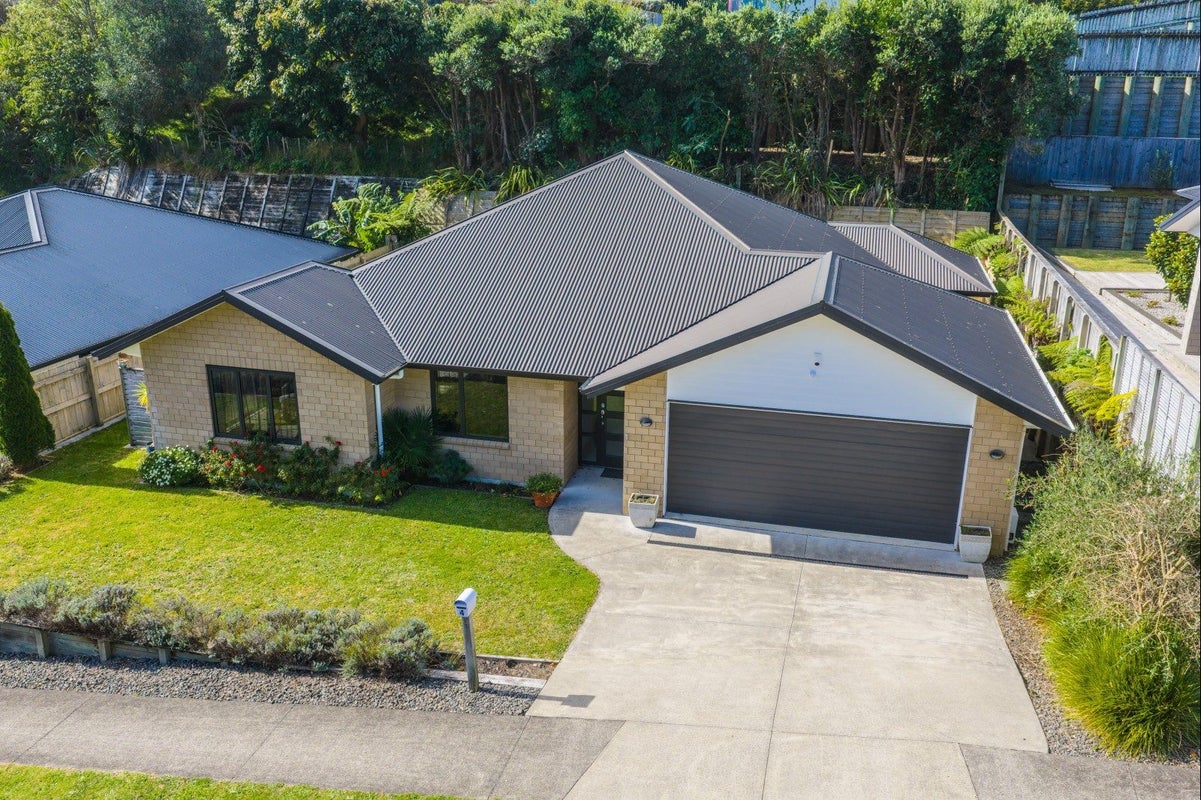 4 Frederick Place, Whalers Gate, New Plymouth - Carousel 1