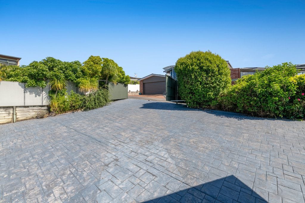 10 Pacific Parade, Army Bay, Whangaparaoa - Carousel 17