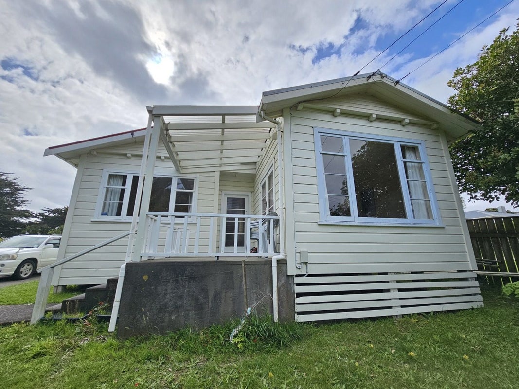 35 Awatea Street, Ranui, Porirua - Carousel 1