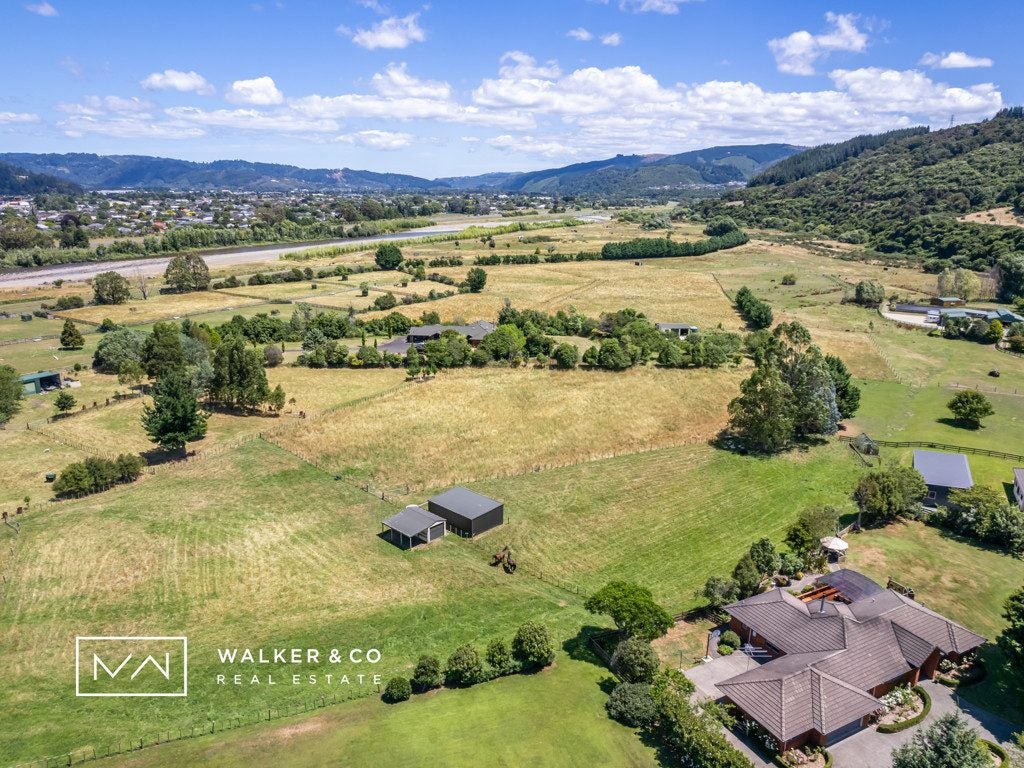 21 Malcolm Gillies Grove, Totara Park, Upper Hutt - Carousel 2