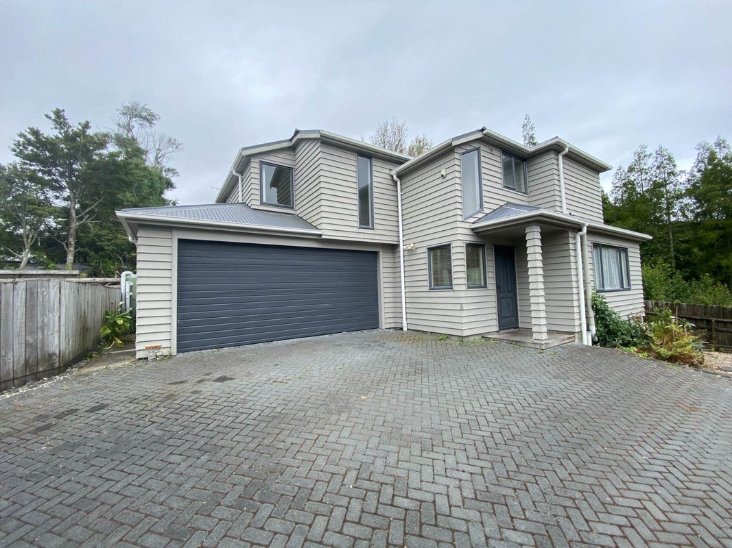 2/18 Jonathan Place, Sunnynook, Auckland - Carousel 1