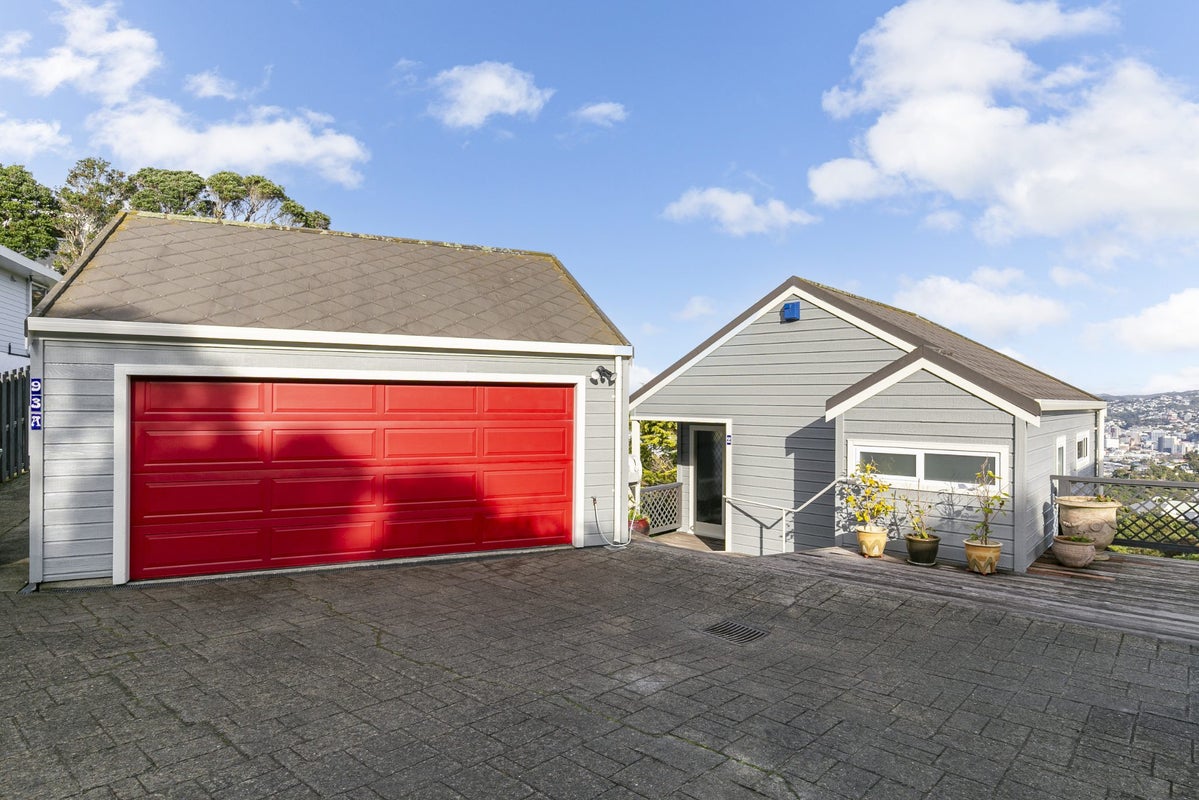 2/93A Jubilee Road, Khandallah, Wellington - Carousel 18