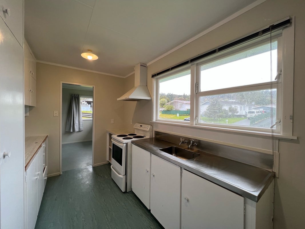 44 Blueberry Grove, Timberlea, Upper Hutt - Carousel 2