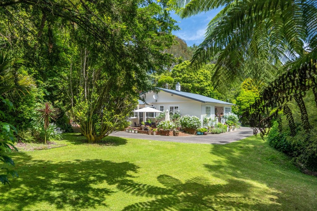 1234 Paekakariki Hill Road, Paekakariki Hill, Porirua - Carousel 1