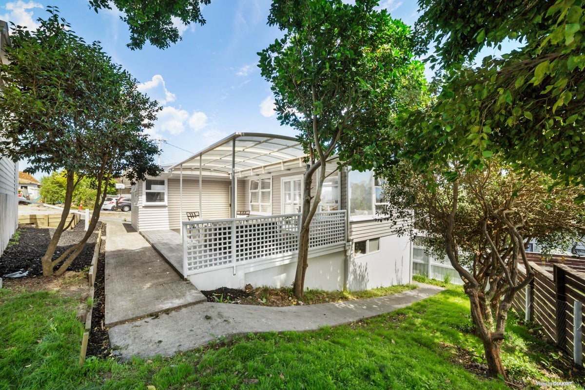 1/69A CHIVALRY RD, Glenfield, North Shore City - Carousel 2