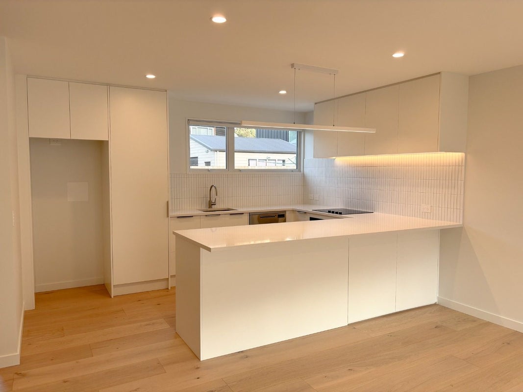 2/14 Nayland Street, Sumner, Christchurch - Carousel 2